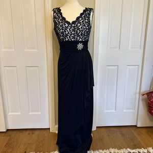 Cachet brand, size 4, navy and white, evening gown.